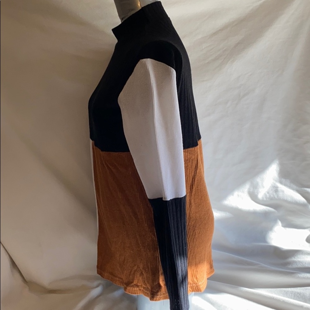 Color Block Top - Picture 2 of 4